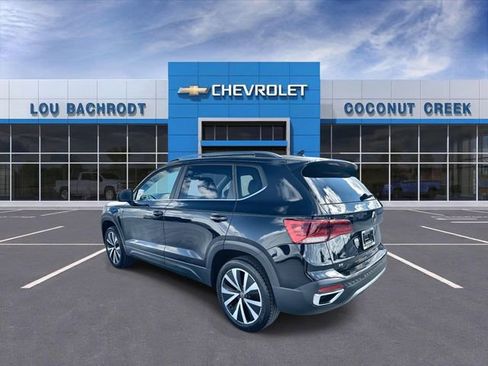 Used 2024 Volkswagen Taos SE image 6