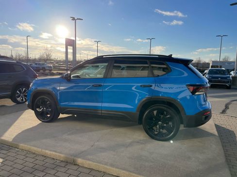 New 2026 Volkswagen Taos SE FWD image 19