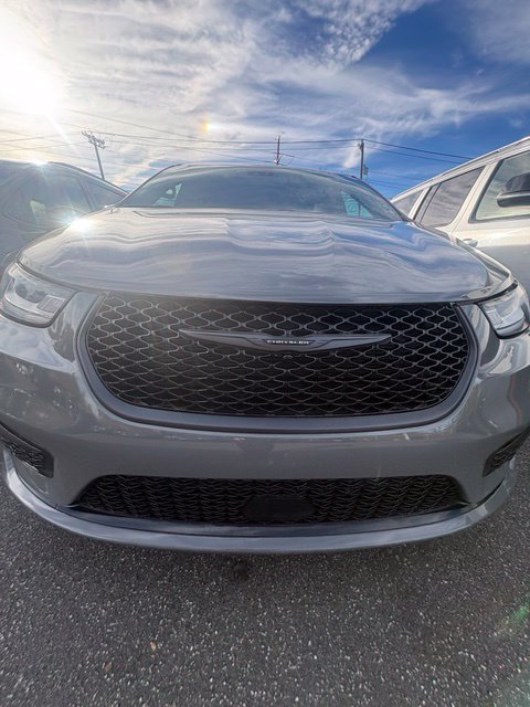 Used 2025 Chrysler Pacifica Limited FWD image 4