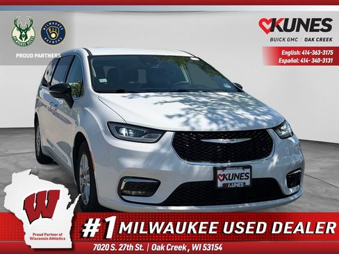 Used 2024 Chrysler Pacifica Touring-L FWD image 1