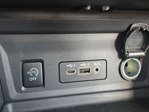 Used 2025 Nissan Sentra SV w/ SV Premium Package image 30