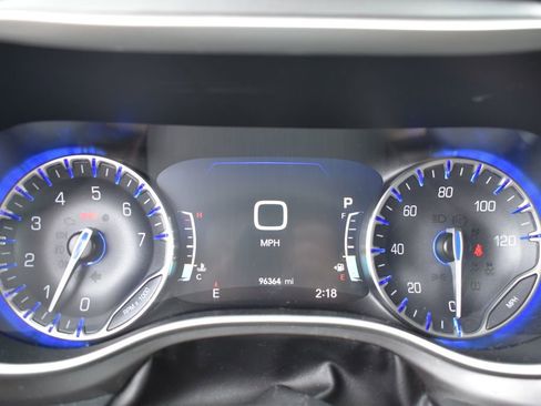 Used 2022 Chrysler Pacifica Touring-L FWD image 10