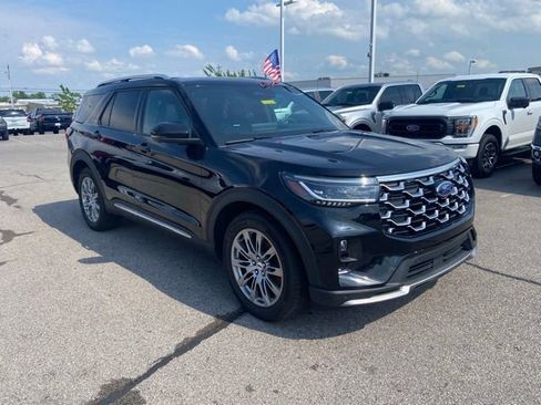 Certified 2025 Ford Explorer Platinum RWD image 2