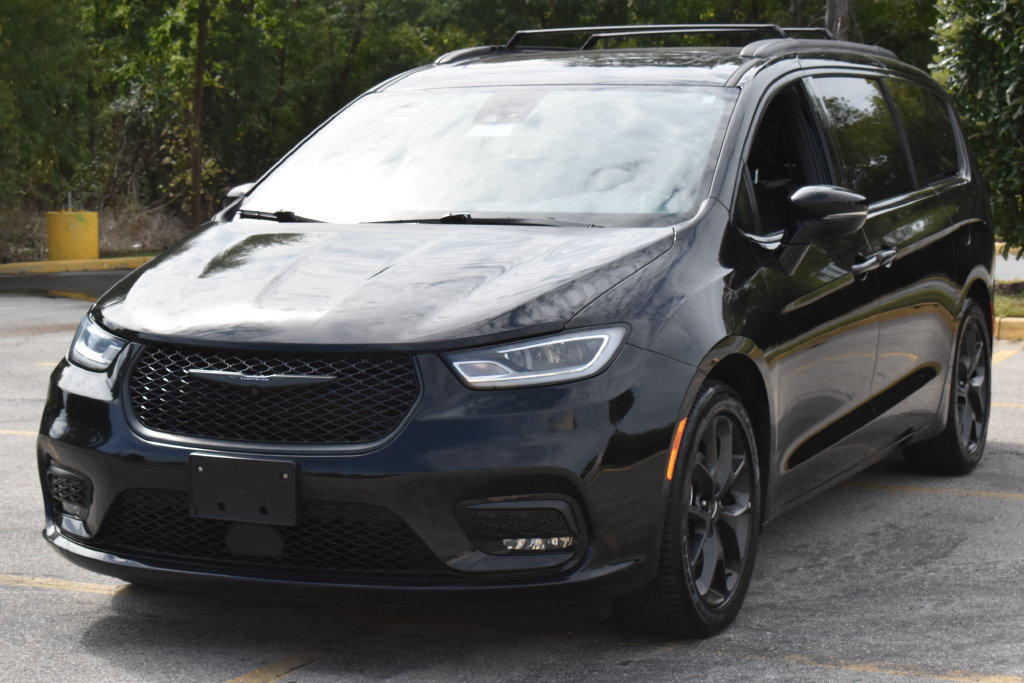 Used 2025 Chrysler Pacifica Limited FWD image 8