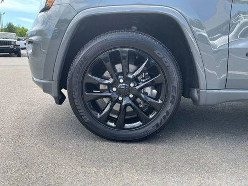 Used 2021 Jeep Grand Cherokee Laredo X AWD/4WD image 32