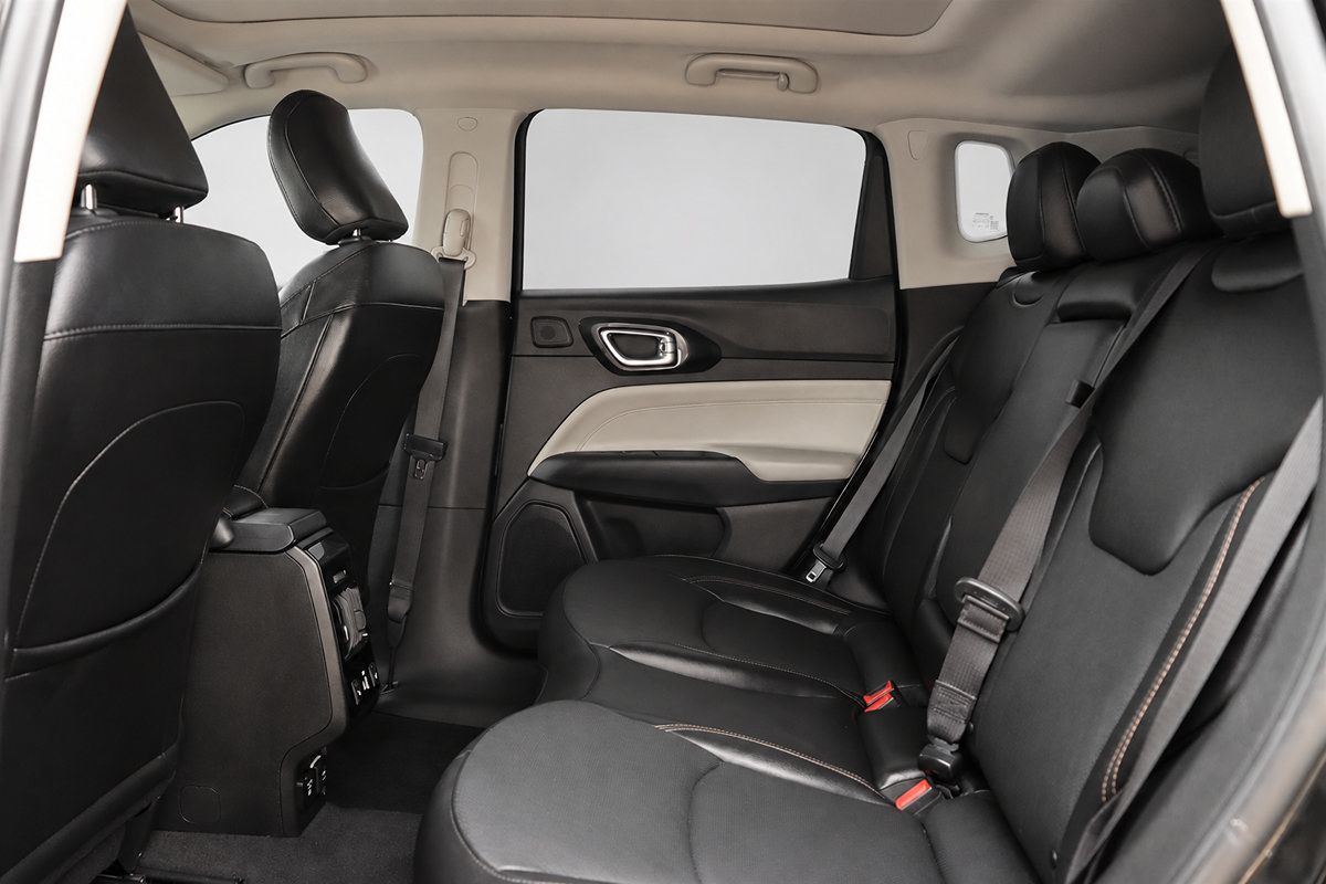 Used 2022 Jeep Compass Limited w/ Elite Group AWD/4WD image 17