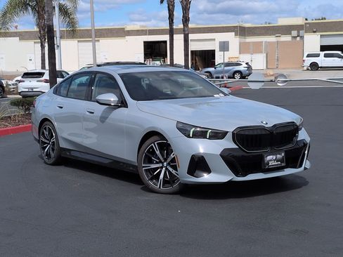 New 2026 BMW 530i w/ M Sport Package RWD image 2