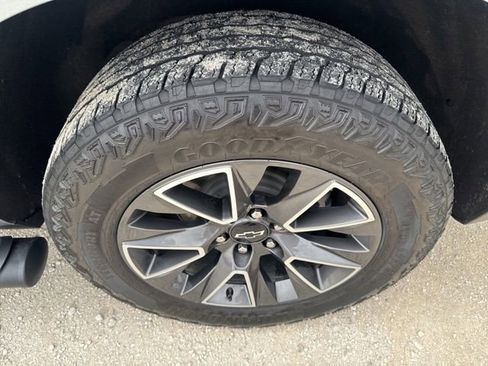 Used 2024 Chevrolet Tahoe Z71 w/ Luxury Package image 32