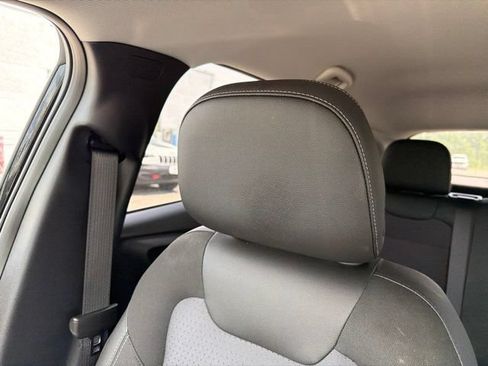Used 2025 Chevrolet Trax LT FWD image 61