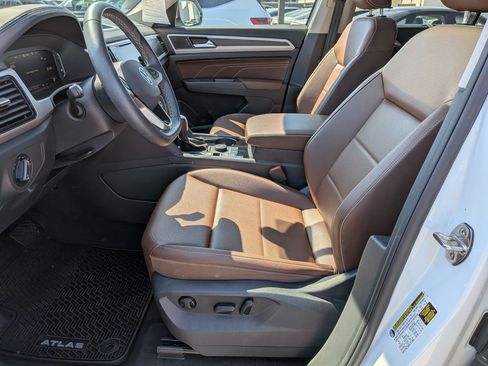 Used 2023 Volkswagen Atlas SE w/ Panoramic Sunroof Package image 14