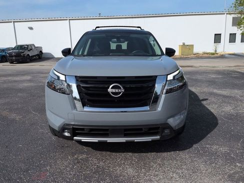 Used 2022 Nissan Pathfinder Platinum w/ Cargo Package FWD image 8