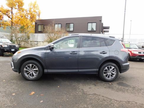 Used 2018 Toyota RAV4 LE Plus image 23