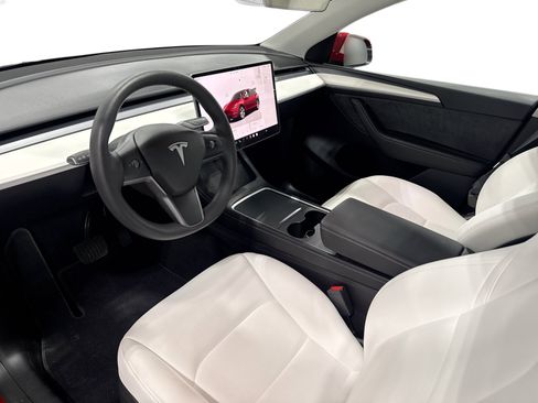 Certified 2023 Tesla Model Y Long Range AWD/4WD image 9