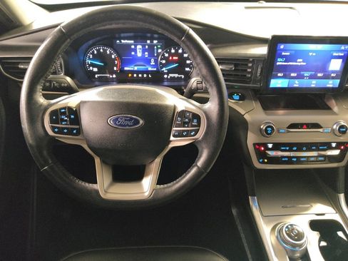 Used 2021 Ford Explorer XLT w/ Equipment Group 202A image 22