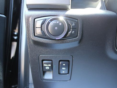 Used 2018 Ford F150 XLT w/ Equipment Group 302A Luxury AWD/4WD image 22