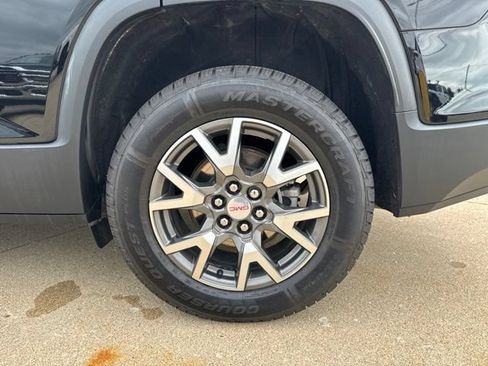 Used 2022 GMC Acadia SLE w/ Driver Convenience Package FWD image 11