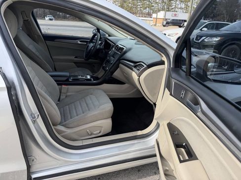 Used 2017 Ford Fusion SE image 19