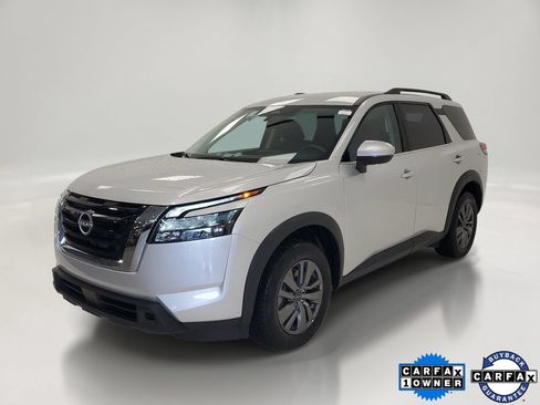 Used 2025 Nissan Pathfinder SV FWD image 1
