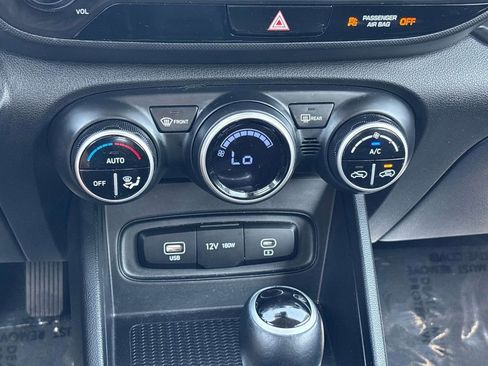 Used 2025 Hyundai Venue SEL FWD image 26