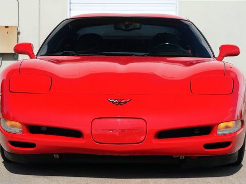 Used 2004 Chevrolet Corvette Coupe w/ Preferred Equipment Group RWD image 4