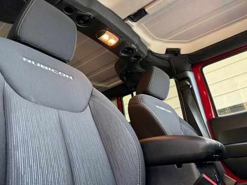 Used 2014 Jeep Wrangler Unlimited Rubicon w/ Connectivity Group image 17