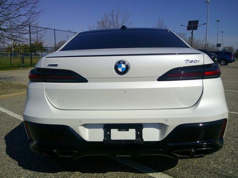 Used 2025 BMW 760i xDrive w/ Executive Package image 87