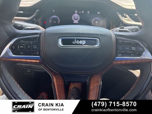Used 2025 Jeep Grand Cherokee L Summit AWD/4WD image 8