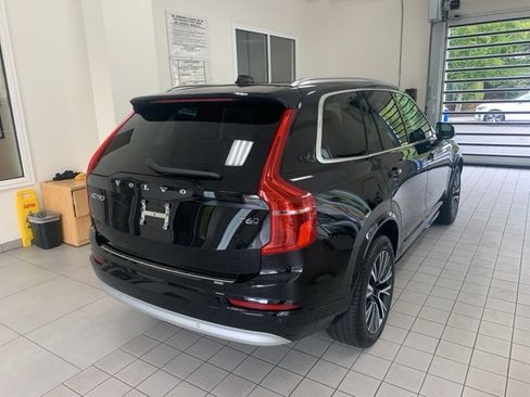 Certified 2022 Volvo XC90 T6 Momentum w/ Climate Package image 4