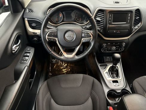 Used 2017 Jeep Cherokee Latitude w/ Comfort/Convenience Group image 12