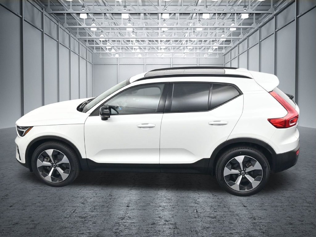 Used 2023 Volvo XC40 B4 Ultimate FWD image 28