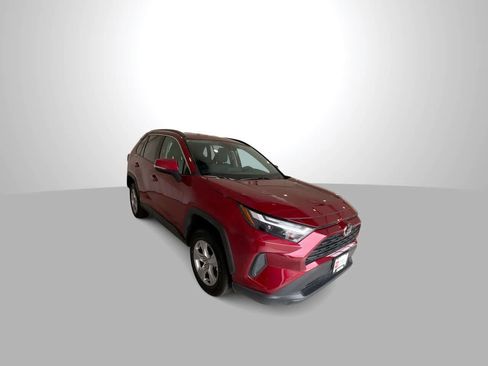 Used 2025 Toyota RAV4 XLE AWD/4WD image 2