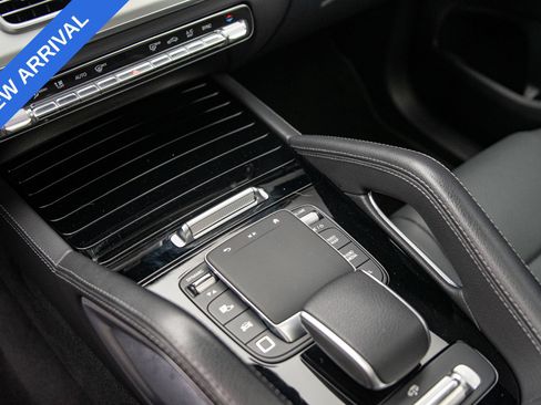 Used 2025 Mercedes-Benz GLS 450 4MATIC image 12