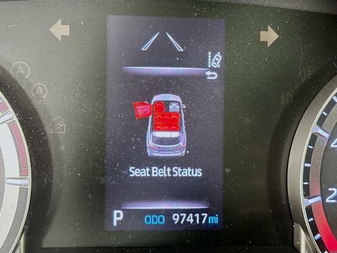 Used 2021 Toyota Highlander LE image 19