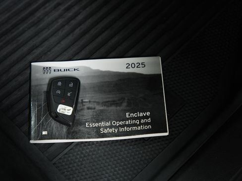 Used 2025 Buick Enclave Avenir w/ Super Cruise Package image 49