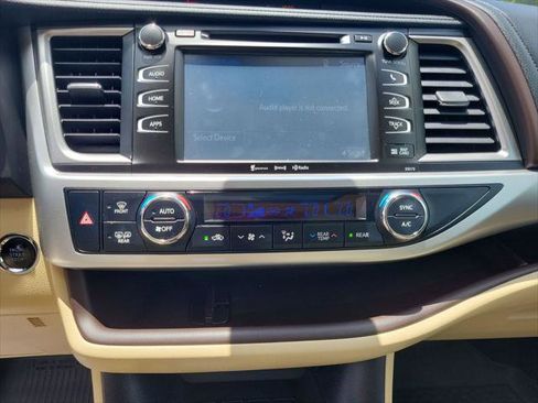 Certified 2017 Toyota Highlander XLE FWD image 35