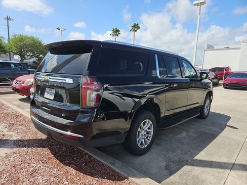 Used 2024 Chevrolet Suburban LT image 3