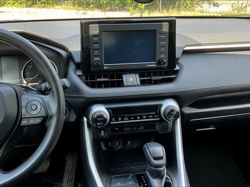 Used 2022 Toyota RAV4 XLE AWD/4WD image 11