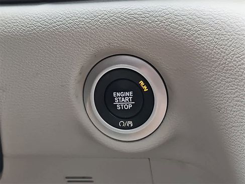 Used 2019 Chrysler Pacifica Touring-L Plus w/ Advanced Safetytec Group image 25