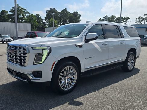 Used 2025 GMC Yukon XL Denali AWD/4WD image 1