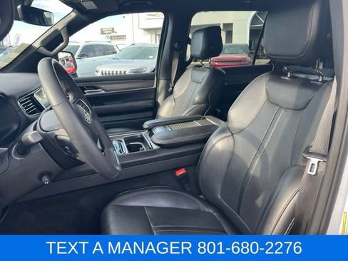 Used 2023 Jeep Wagoneer Series III w/ Preferred Equipment Group AWD/4WD image 21