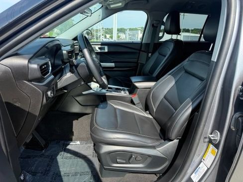 Used 2023 Ford Explorer XLT w/ Equipment Group 202A AWD/4WD image 20