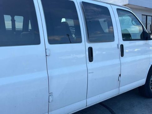 Used 2007 Chevrolet Express 3500 Extended Passenger RWD image 12