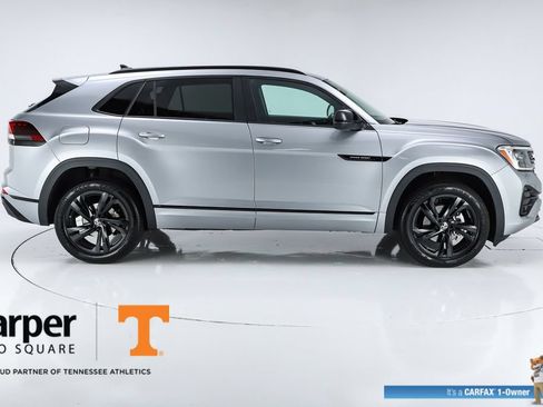 Used 2025 Volkswagen Atlas Cross Sport SEL R-Line AWD/4WD image 10