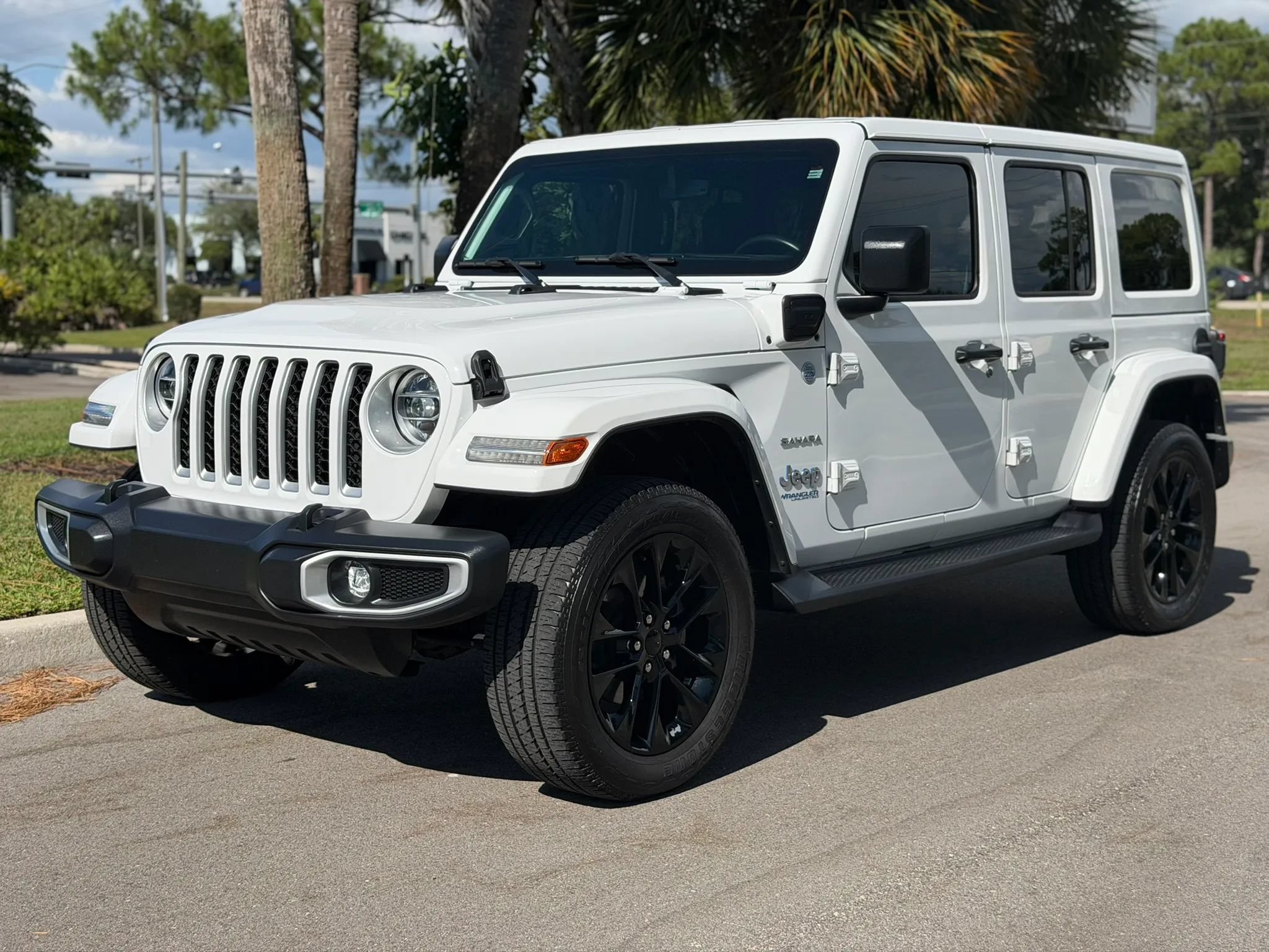 Used 2021 Jeep Wrangler Unlimited Sahara AWD/4WD image 7