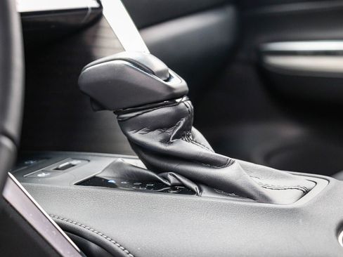 Certified 2024 Toyota Venza XLE AWD/4WD image 19