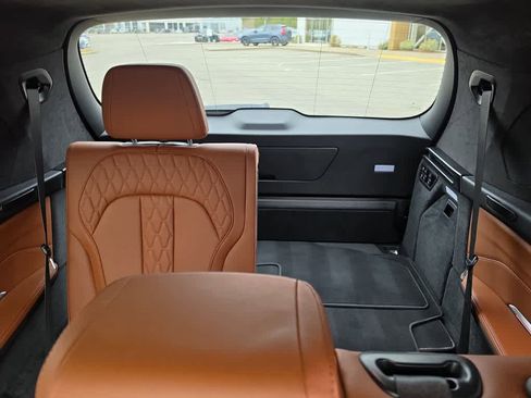 Used 2026 BMW X7 M60i image 30