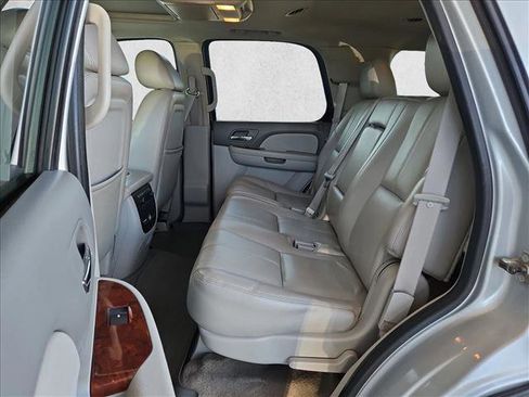Used 2011 GMC Yukon SLT w/ SLT-2 Equipment Package AWD/4WD image 26