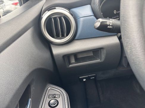 Used 2025 Nissan Versa SV FWD image 32