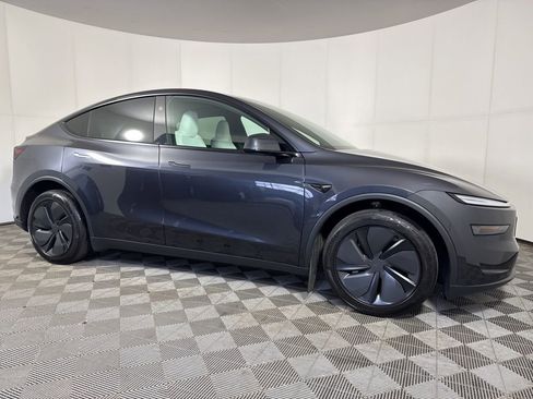 Used 2026 Tesla Model Y Long Range image 9