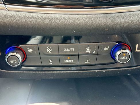 Used 2020 Buick Enclave Essence image 15